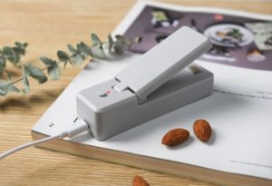 HKI00000042 日本充電式封口機電熱小型迷你便攜家用手壓式密封口器塑料袋膠袋神器 16 300x205