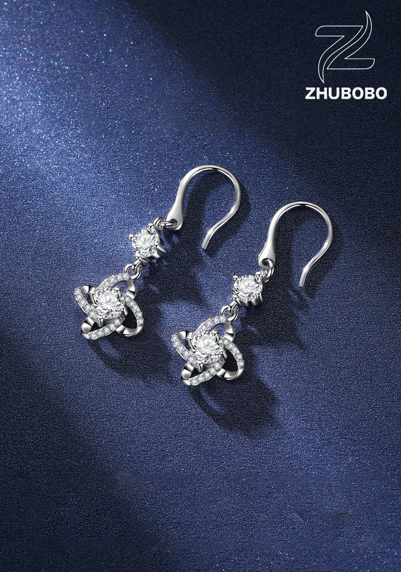 Zhubobo S925純銀四葉草50分莫桑鑽耳環 Undefined