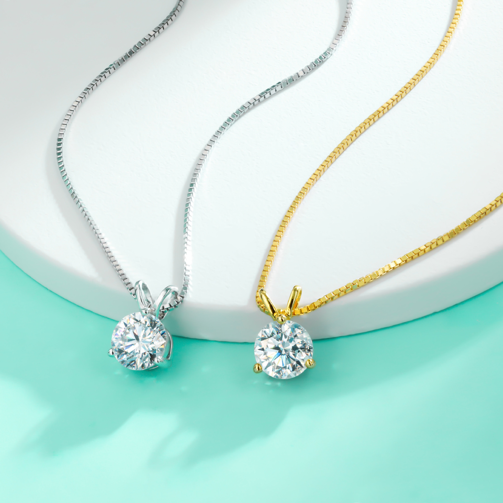 Zhubobo 1卡莫桑石吊墜項鍊 VVS1圓形切割三抓莫桑鑽18K鍍金925純銀項鍊 详情 01 24