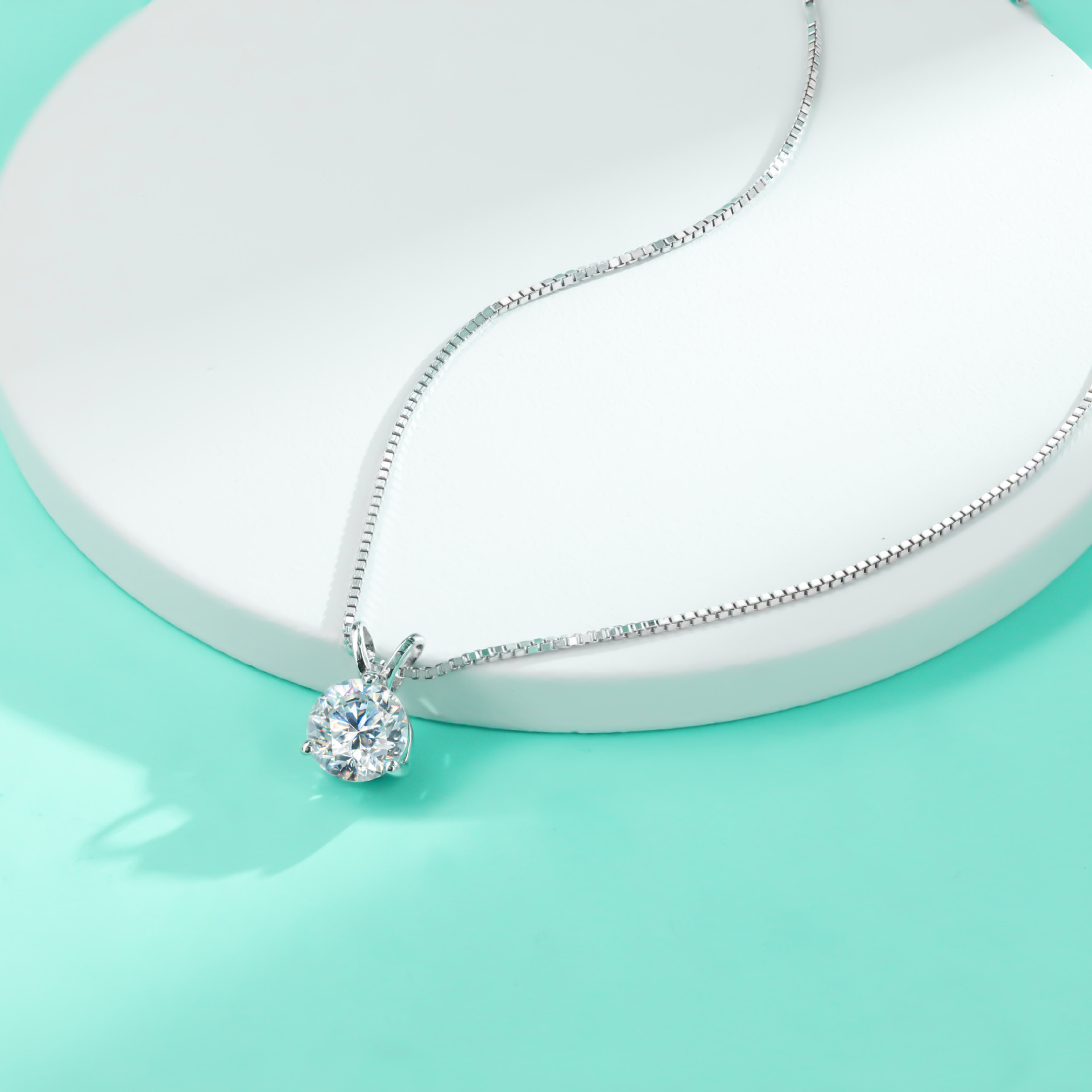 Zhubobo 1卡莫桑石吊墜項鍊 VVS1圓形切割三抓莫桑鑽18K鍍金925純銀項鍊 详情 02 30