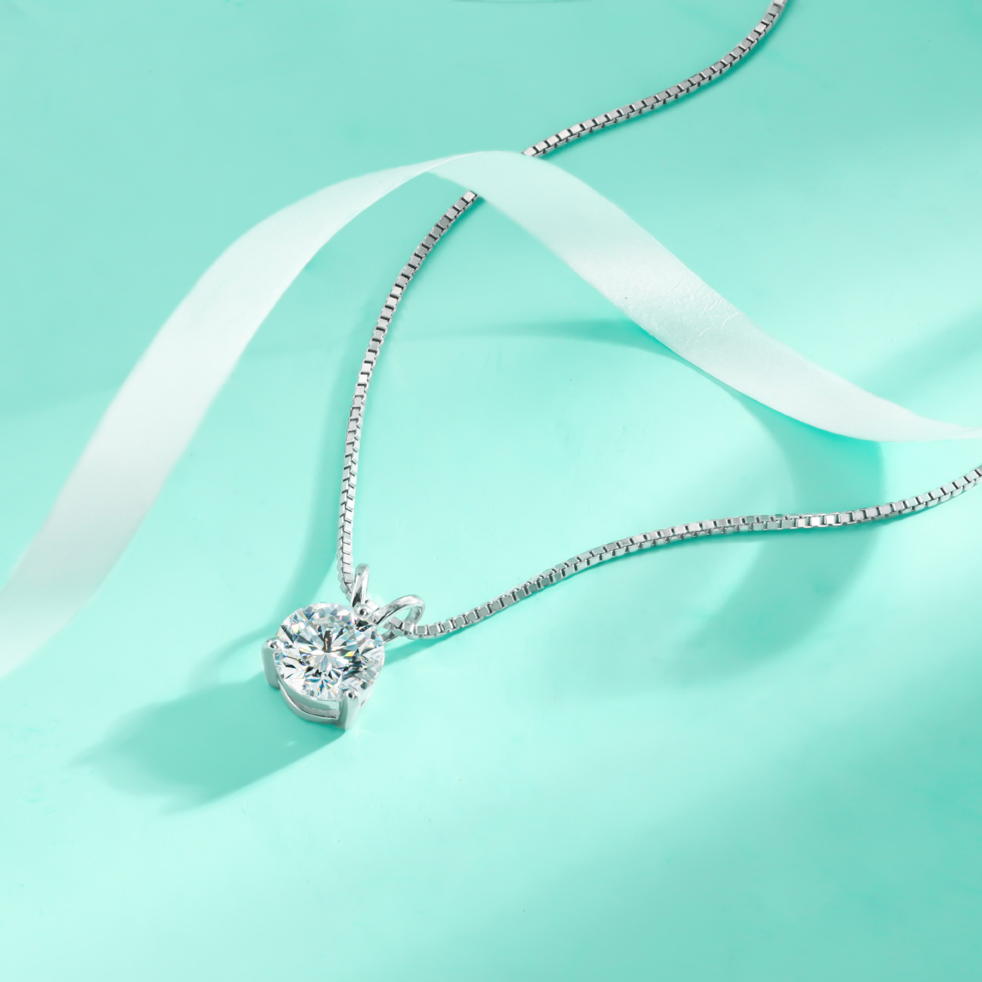 Zhubobo 1卡莫桑石吊墜項鍊 VVS1圓形切割三抓莫桑鑽18K鍍金925純銀項鍊 详情 03 33