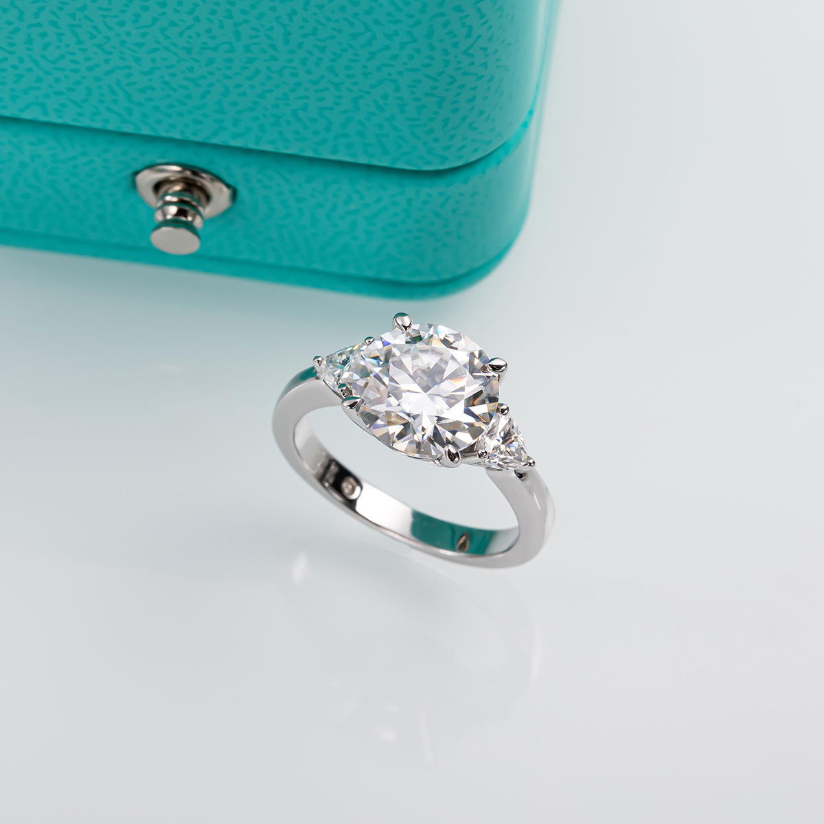 Zhubobo 4.6卡莫桑石 3 石訂婚戒指 VVS1 圓形切割 18K白金鍍 925 純銀戒指 详情 04 19