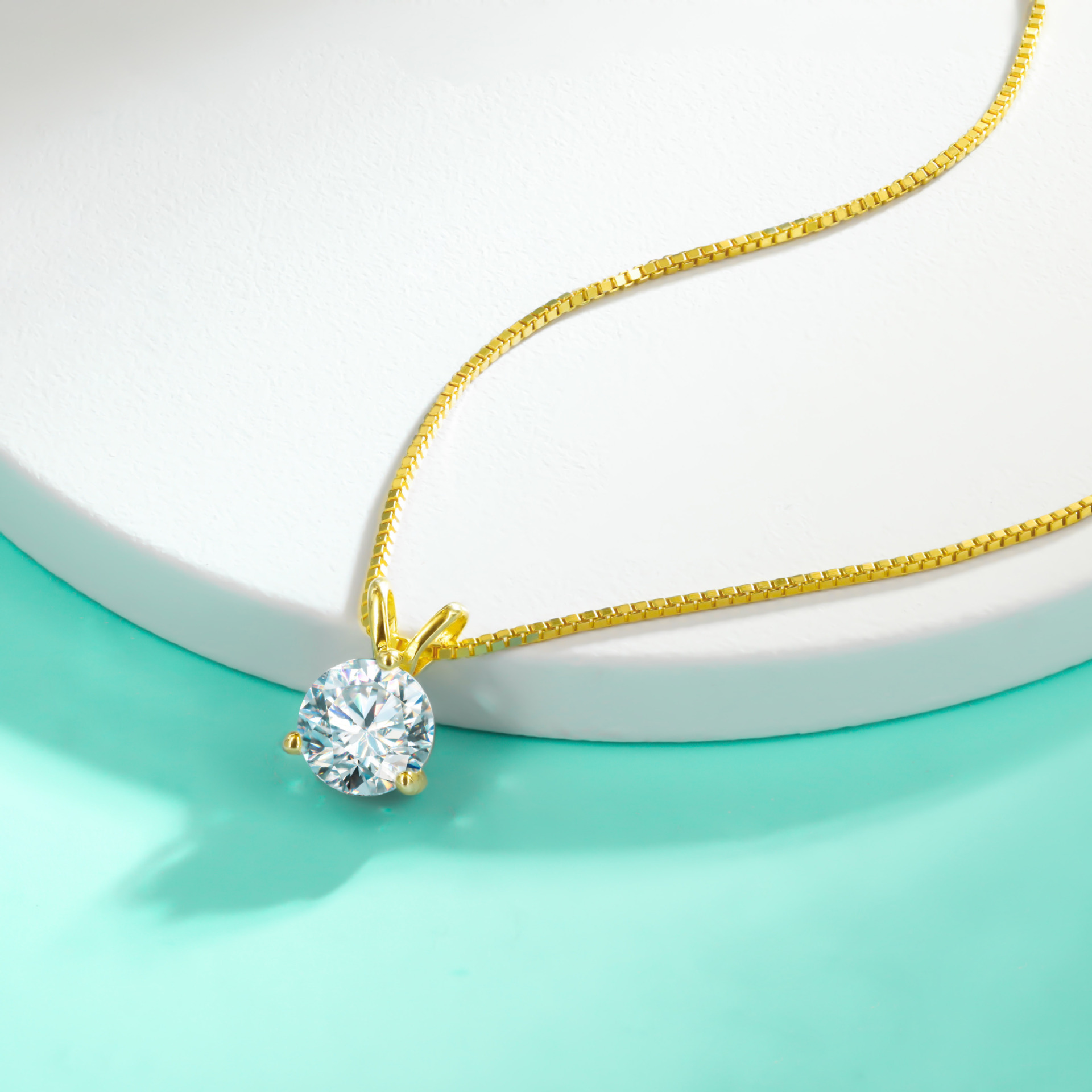 Zhubobo 1卡莫桑石吊墜項鍊 VVS1圓形切割三抓莫桑鑽18K鍍金925純銀項鍊 详情 05 29