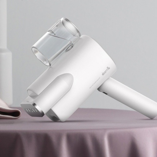 德爾瑪蒸氣掛熨機殺滅潛藏纖維間的細菌和異味因子