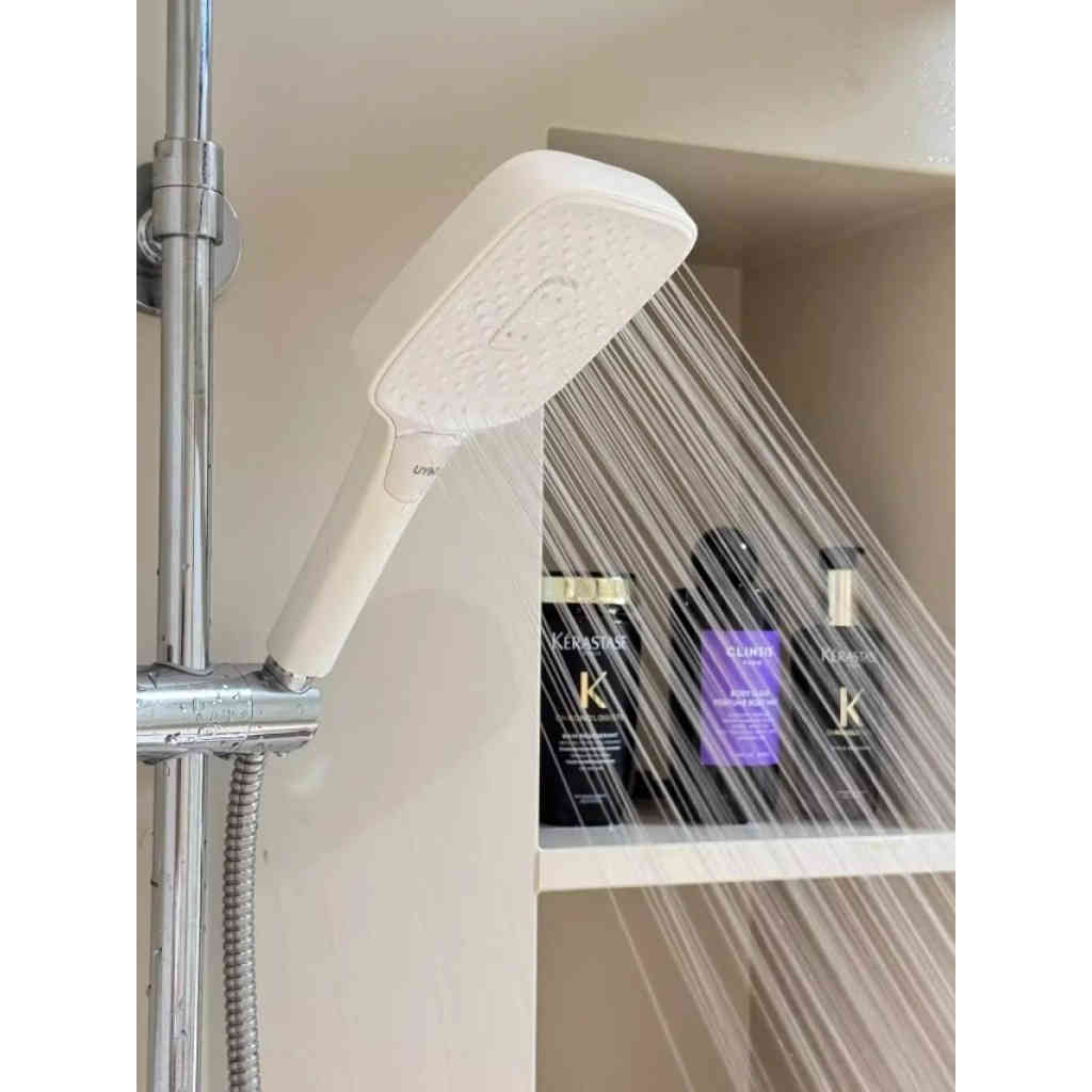 日本【uyiku 空氣增壓花灑】115mm大面板×3模式切換｜仿液態矽膠156孔｜強勁水壓享受衝背感｜通用安裝，升級你的沐浴體驗！