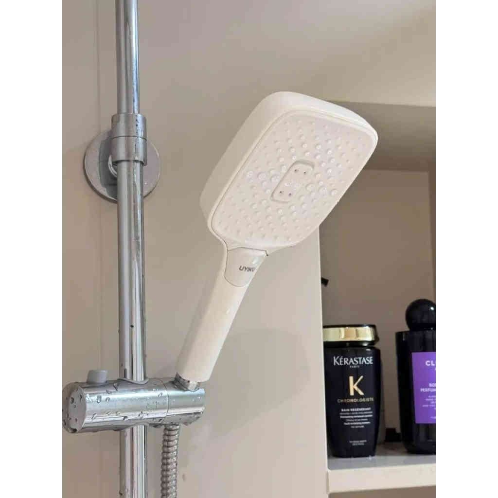 日本【uyiku 空氣增壓花灑】115mm大面板×3模式切換｜仿液態矽膠156孔｜強勁水壓享受衝背感｜通用安裝，升級你的沐浴體驗！