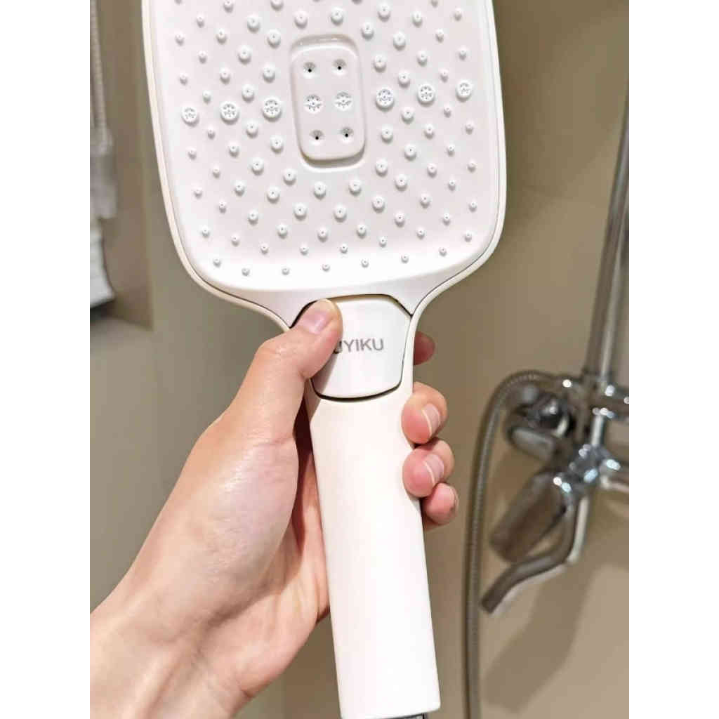 日本【uyiku 空氣增壓花灑】115mm大面板×3模式切換｜仿液態矽膠156孔｜強勁水壓享受衝背感｜通用安裝，升級你的沐浴體驗！