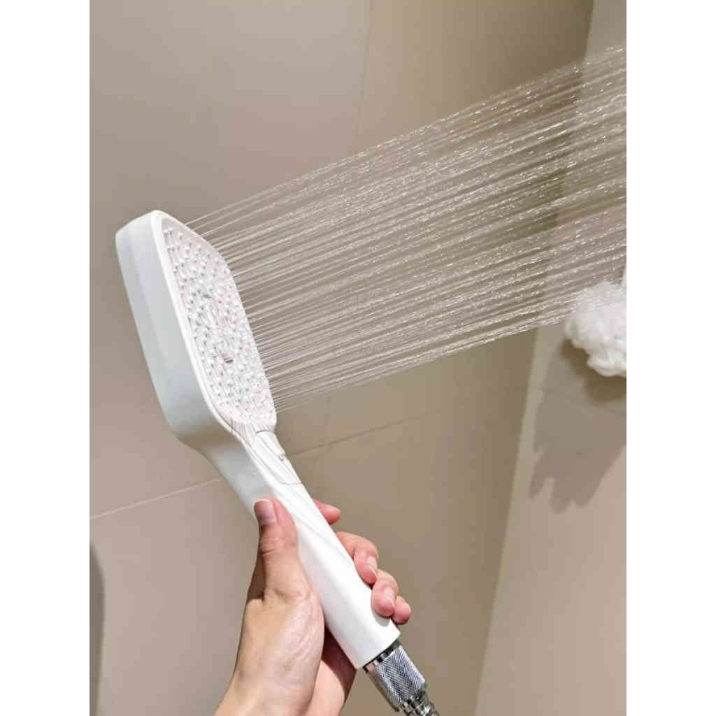 日本【uyiku 空氣增壓花灑】115mm大面板×3模式切換｜仿液態矽膠156孔｜強勁水壓享受衝背感｜通用安裝，升級你的沐浴體驗！