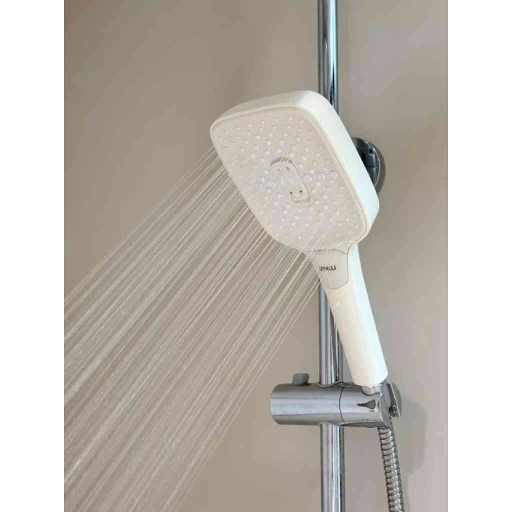 日本【uyiku 空氣增壓花灑】115mm大面板×3模式切換｜仿液態矽膠156孔｜強勁水壓享受衝背感｜通用安裝，升級你的沐浴體驗！
