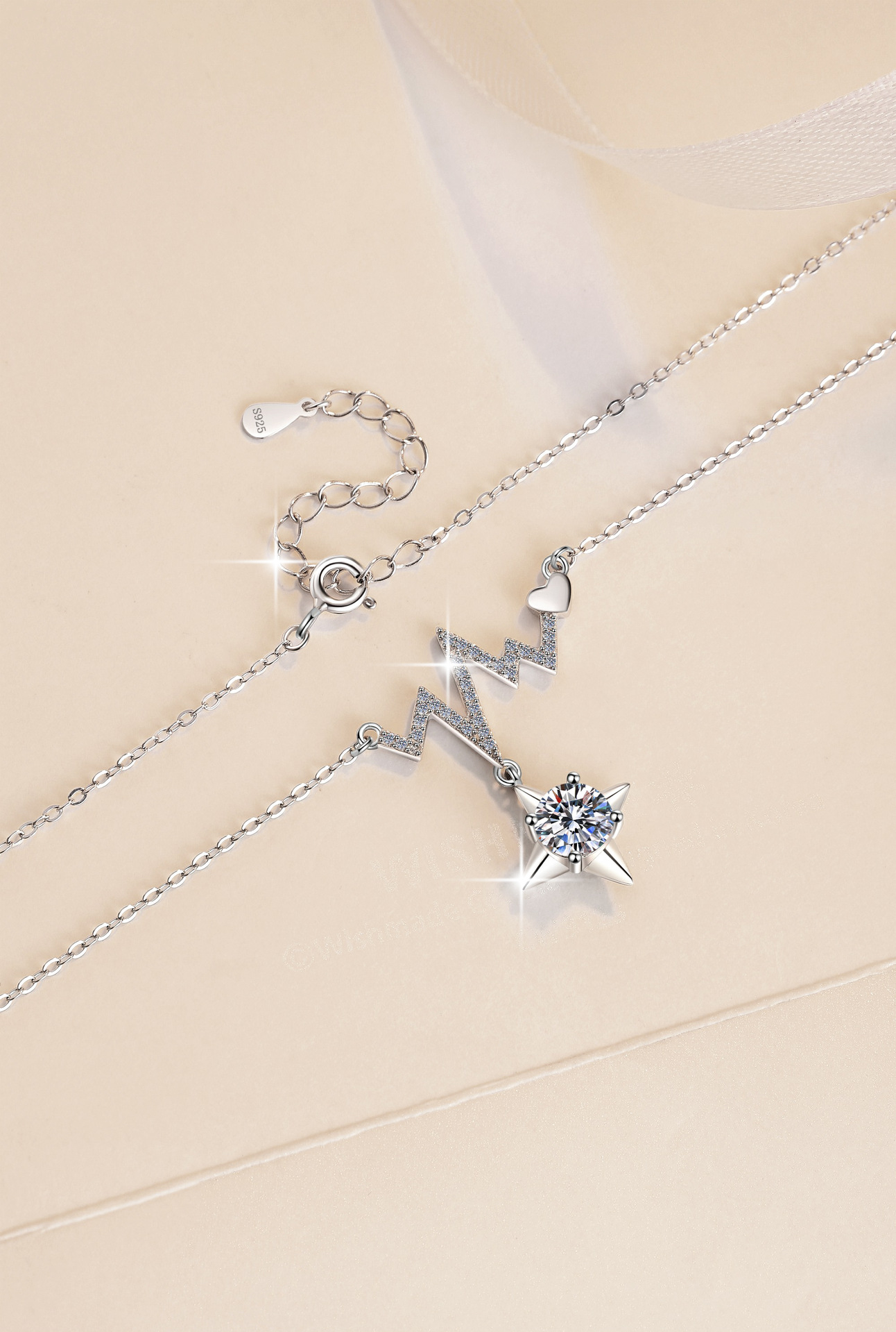 925銀飾鉑金星星閃電莫桑石項鏈