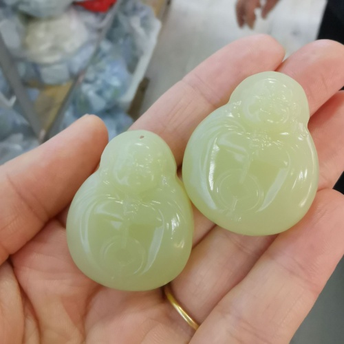 天然青白玉彌勒抱財佛玉墜