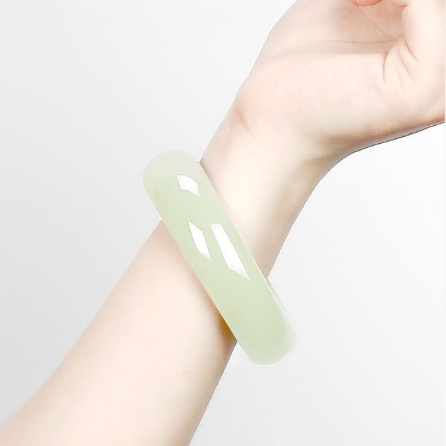 新疆和田玉 晴水手鐲 冰底晴綠 女款正圈玉鐲 附權威鑑定證書 新疆和田玉 晴水手鐲 冰底晴綠 女款正圈玉鐲 附權威鑑定證書