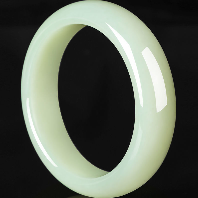 新疆和田玉 晴水手鐲 冰底晴綠 女款正圈玉鐲 附權威鑑定證書 新疆和田玉 晴水手鐲 冰底晴綠 女款正圈玉鐲 附權威鑑定證書