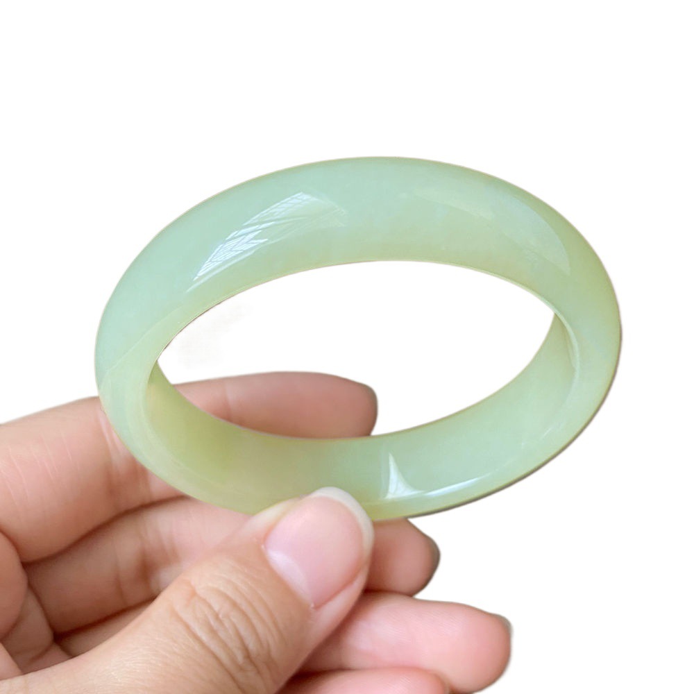 新疆和田玉 晴水手鐲 冰底晴綠 女款正圈玉鐲 附權威鑑定證書 新疆和田玉 晴水手鐲 冰底晴綠 女款正圈玉鐲 附權威鑑定證書
