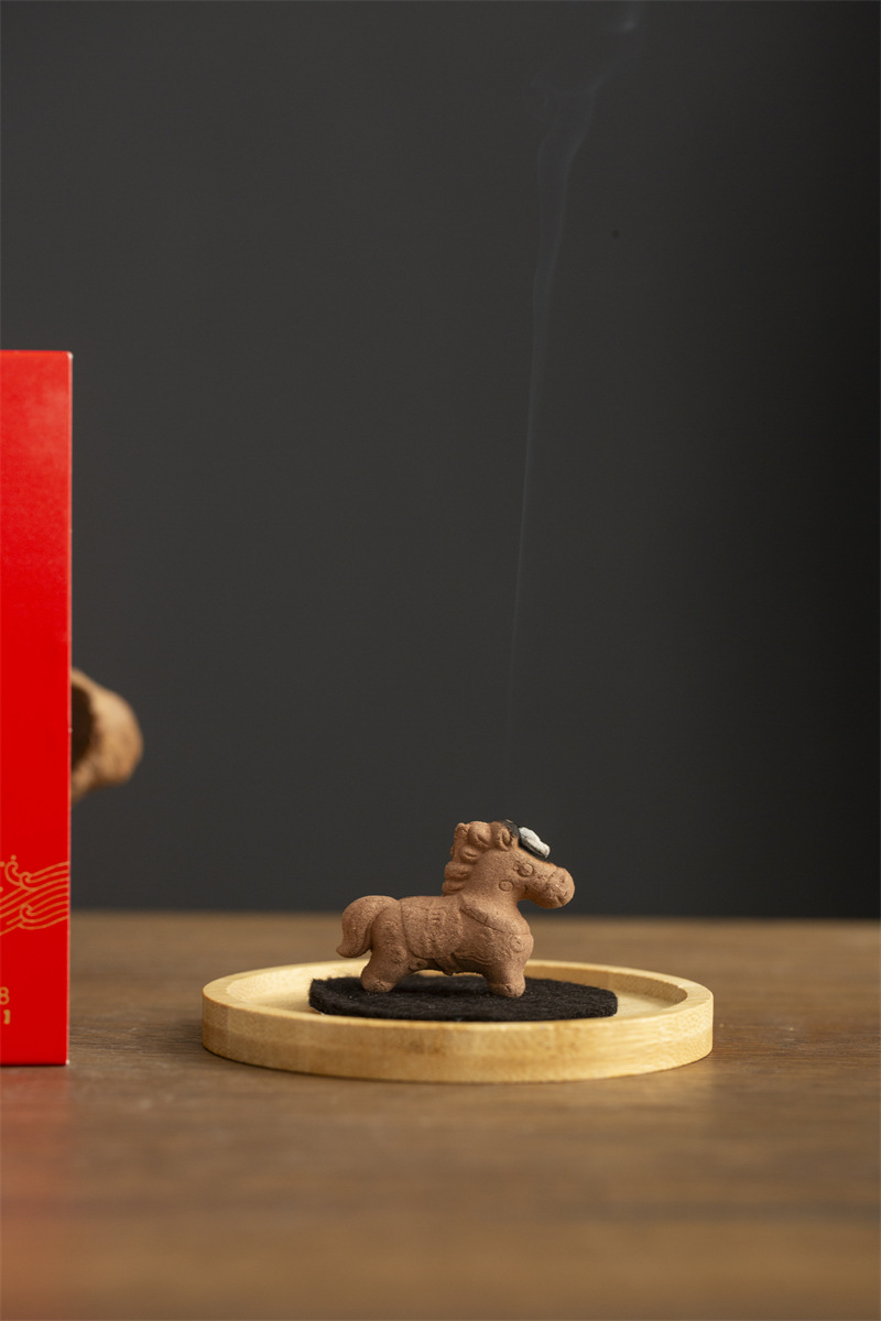 立式小馬檀香薰香1盒+防火棉+底板