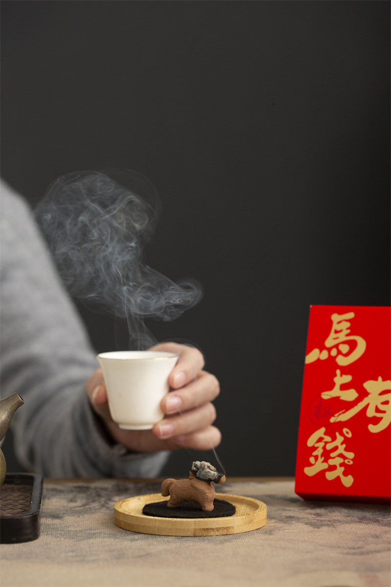 立式小馬檀香薰香1盒+防火棉+底板