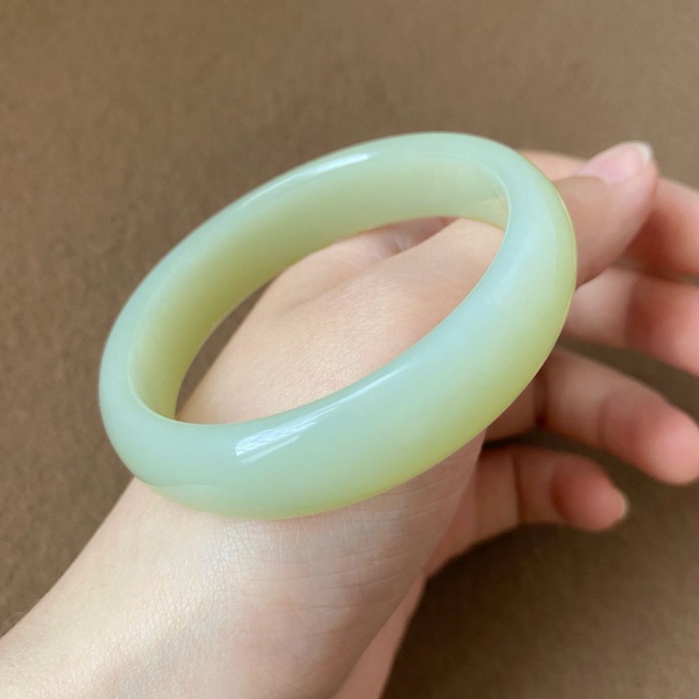 新疆和田玉 晴水手鐲 冰底晴綠 女款正圈玉鐲 附權威鑑定證書