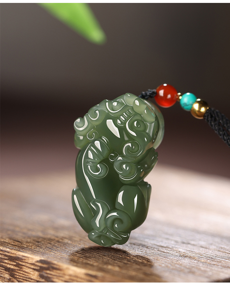 晴水料和田玉青玉招財貔貅吊墜