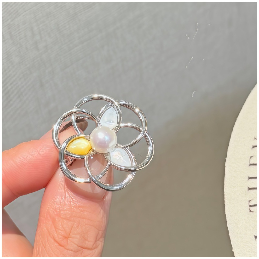 淡水珍珠白蝶贝胸针 约33mm 五瓣花镂空配饰