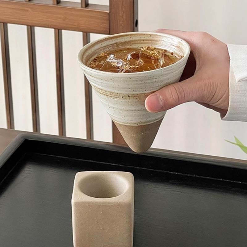 漸變白×摩卡棕粗陶咖啡杯200ml一對連底座 – 復古漏斗形設計 - Image 3